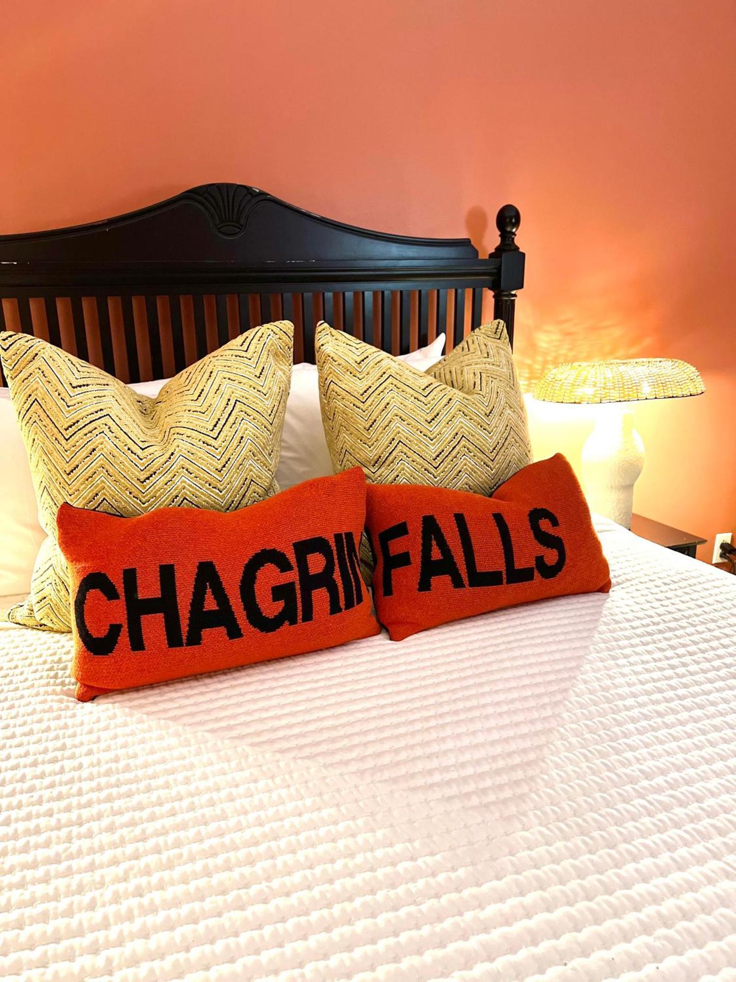 Inn Of Chagrin Chagrin Falls Exterior photo